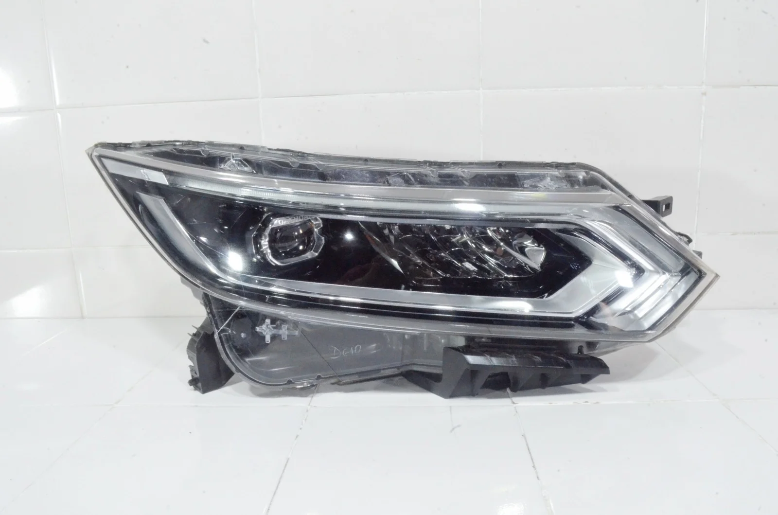 Фара NISSAN QASHQAI 2017+ 26010HV05B J11, правая