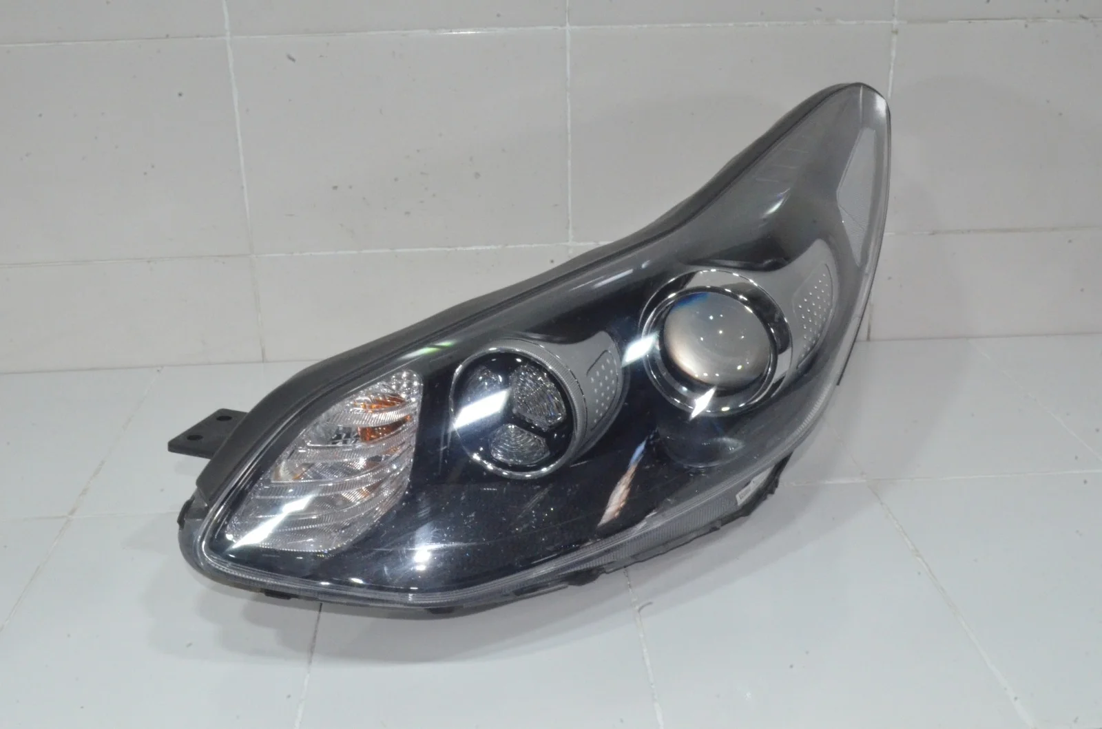 Фара KIA SPORTAGE 2016+ 92101F1010 4 QLE, левая