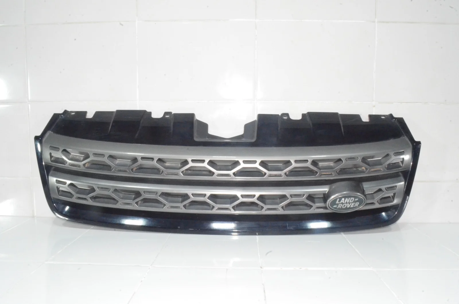 Решетка радиатора LAND ROVER DISCOVERY SPORT 2015+ LR061222 L550