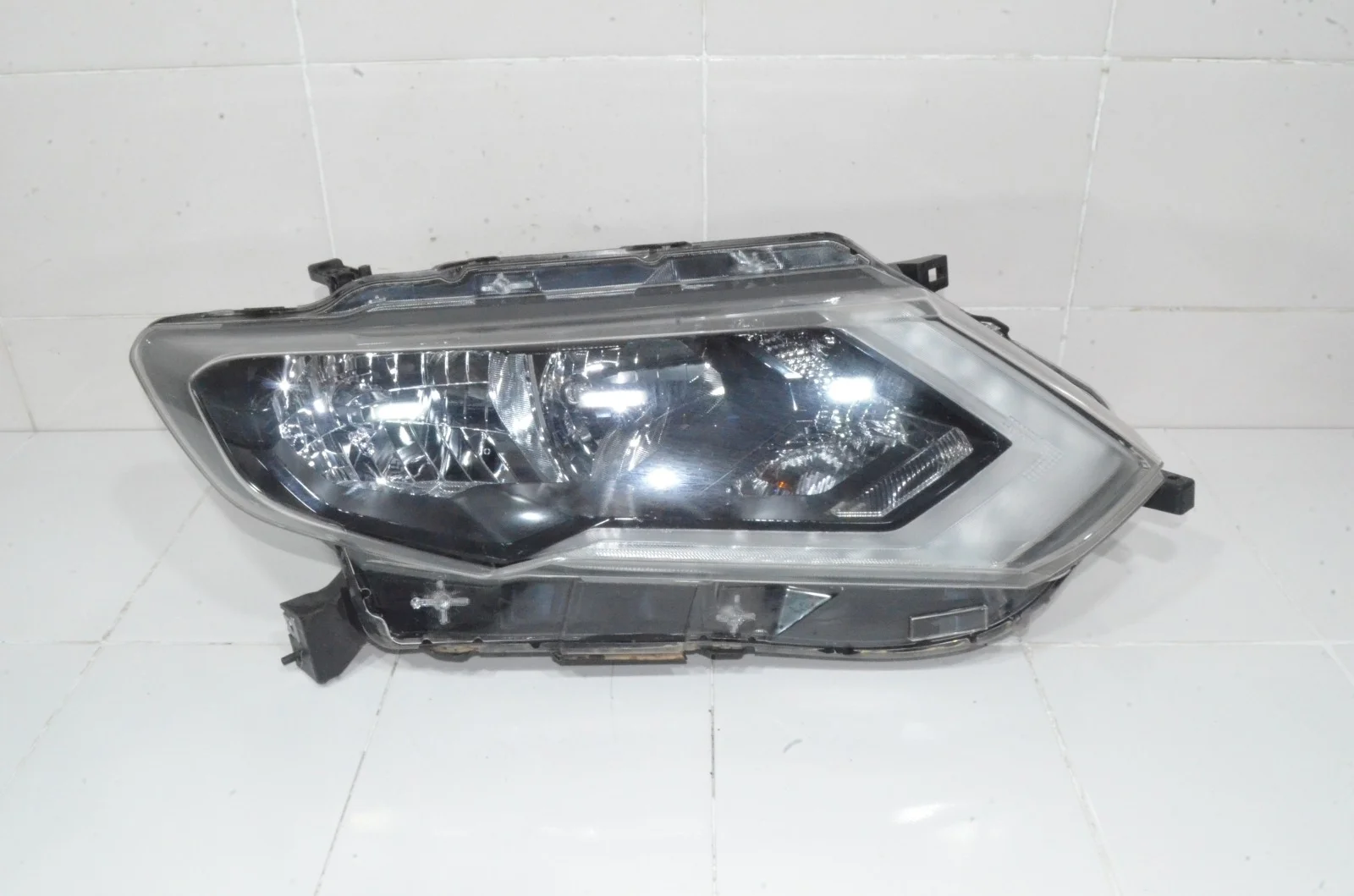 Фара NISSAN X-TRAIL 2017+ 260106FP1A T32, правая