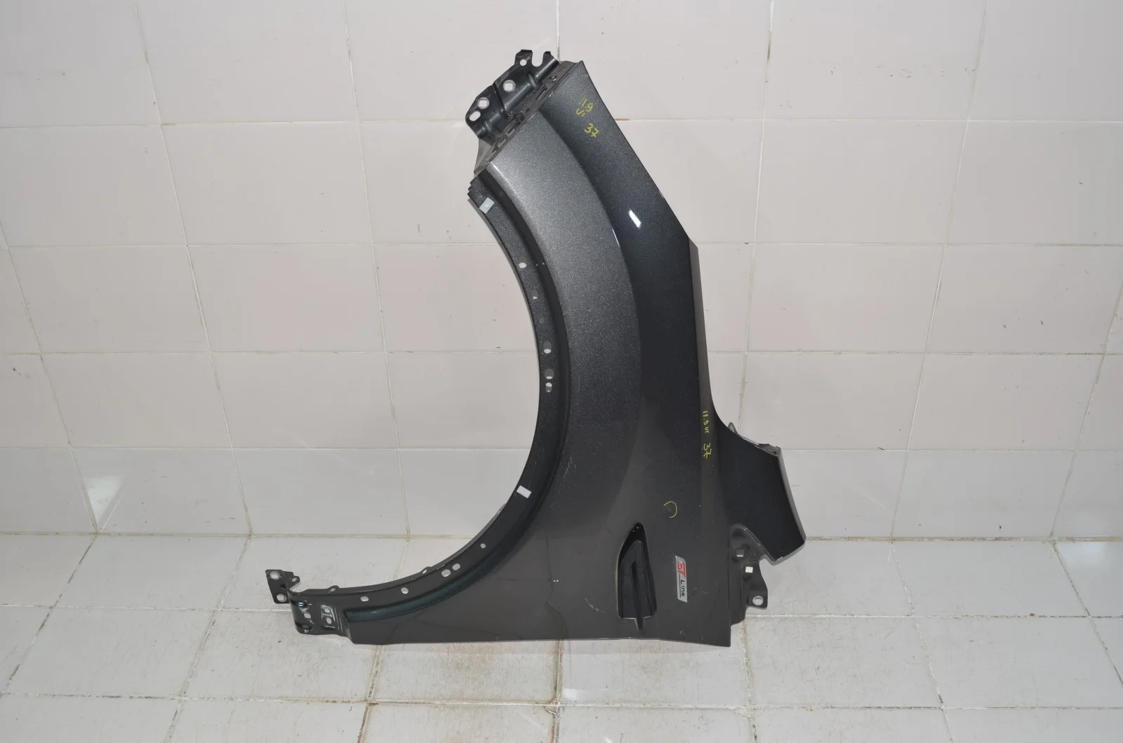 Крыло Ford Kuga 2016+ 2344153 CBS, переднее левое