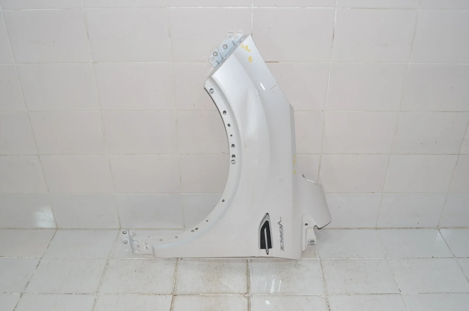 Крыло Ford Kuga 2016+ 2344153 CBS, переднее левое