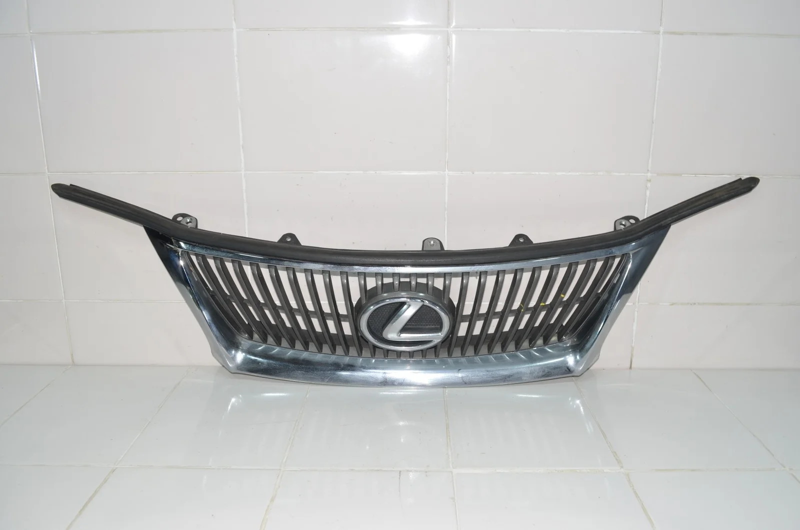 Решетка радиатора LEXUS IS250 2009 5311253070 GSE25L