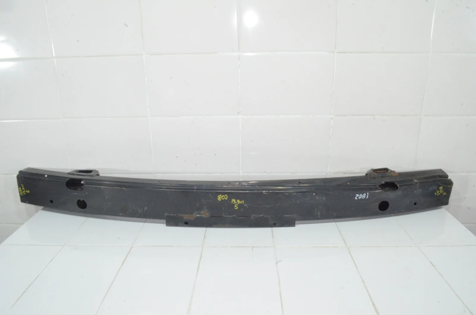 Усилитель бампера Toyota Sienna 2013 5202108020 XL30, передний