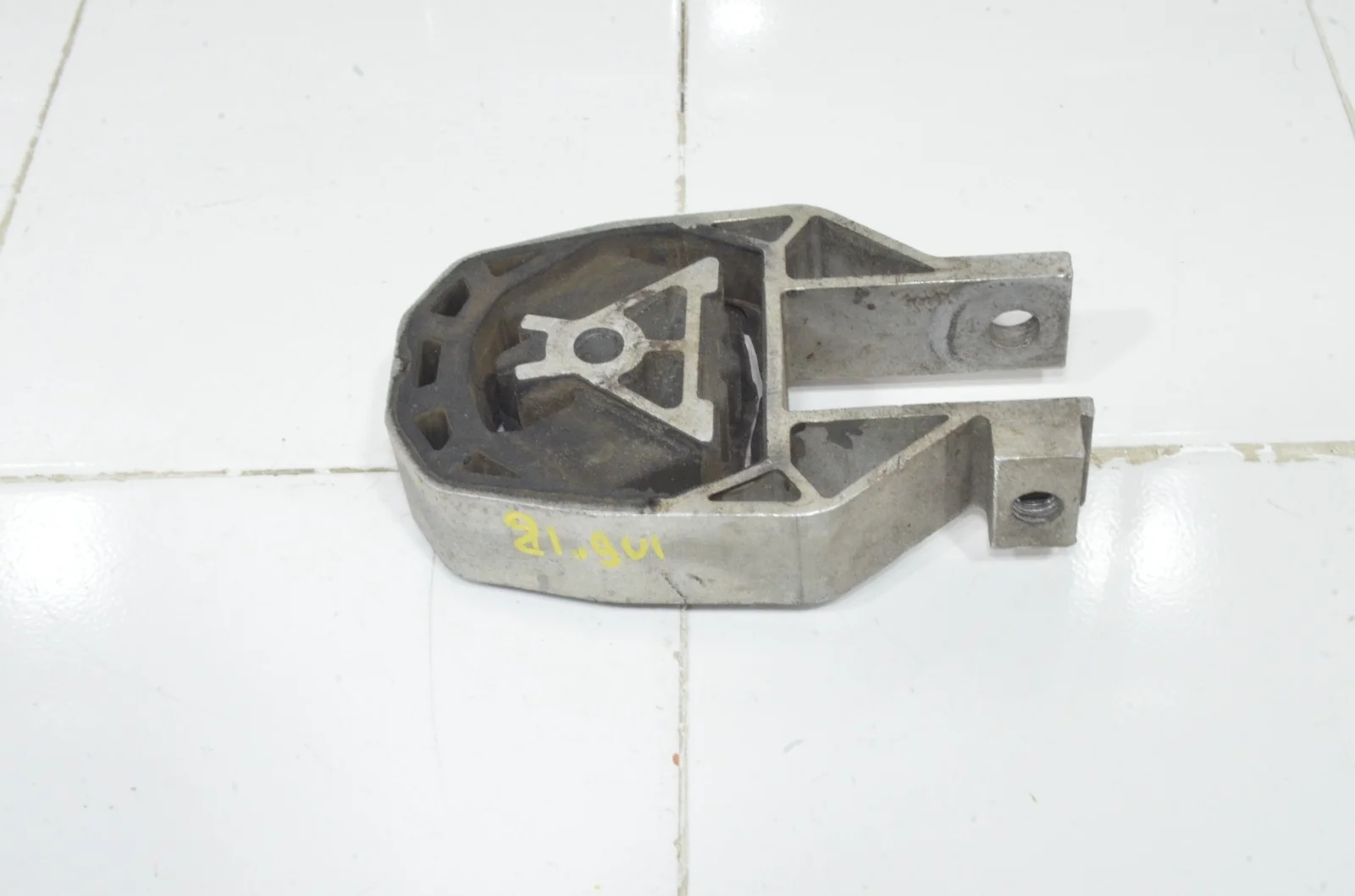 Опора двигателя Ford Kuga 2013+ 1751001 CBS, задняя