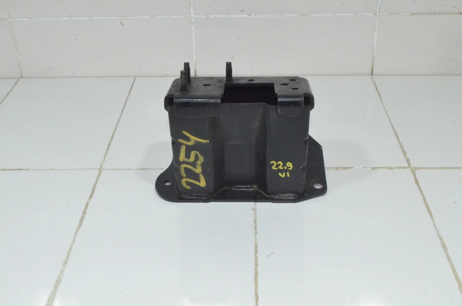 Кронштейн бампера NISSAN MURANO 2009 622111AA0A Z51, передний левый