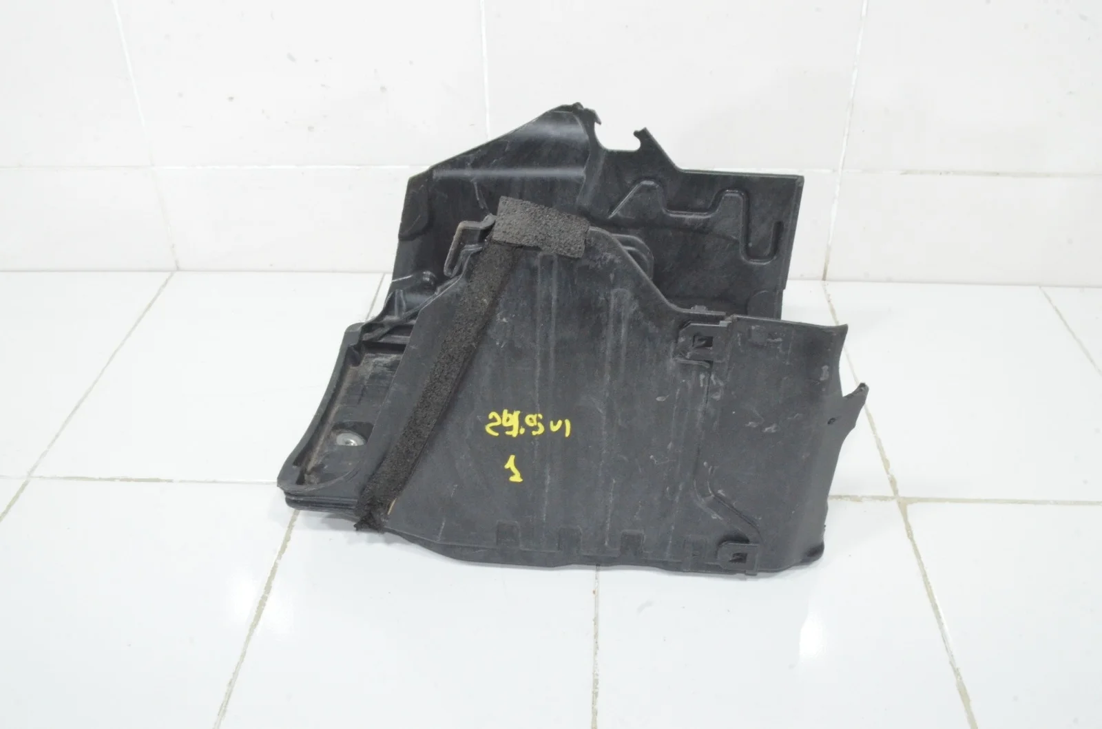 Площадка аккумулятора LAND ROVER DISCOVERY SPORT 2015+ LR023753 L550