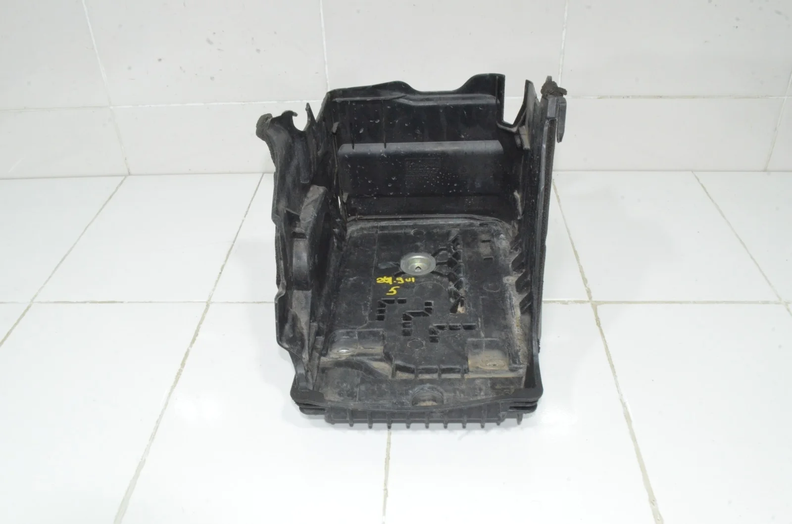 Площадка аккумулятора LAND ROVER DISCOVERY SPORT 2015+ LR023753 L550