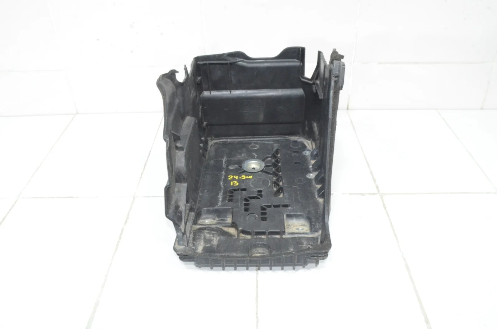 Площадка аккумулятора LAND ROVER DISCOVERY SPORT 2015+ LR023753 L550