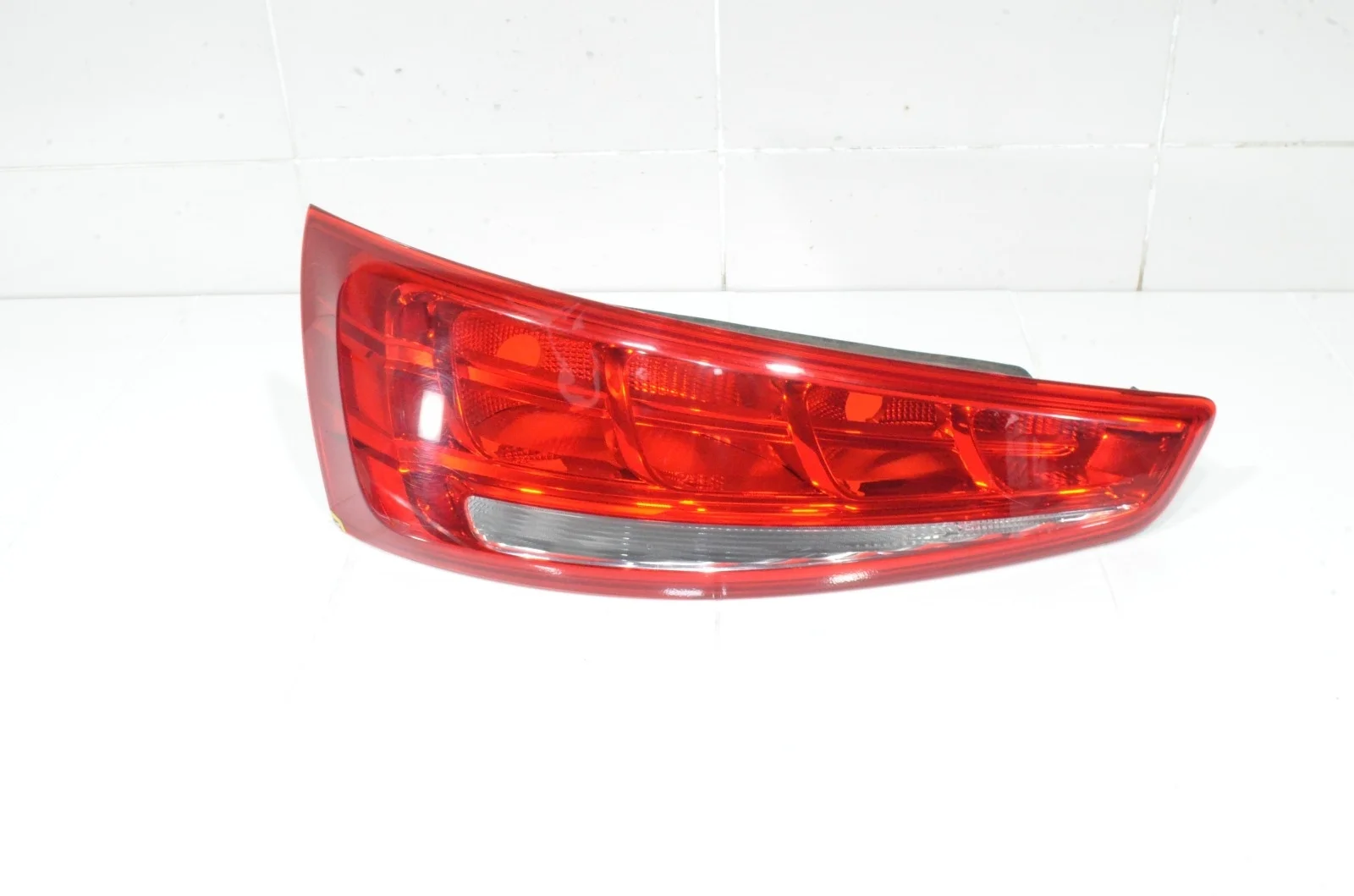 Фонарь AUDI Q3 2011+ 8U0945093 8U, левый