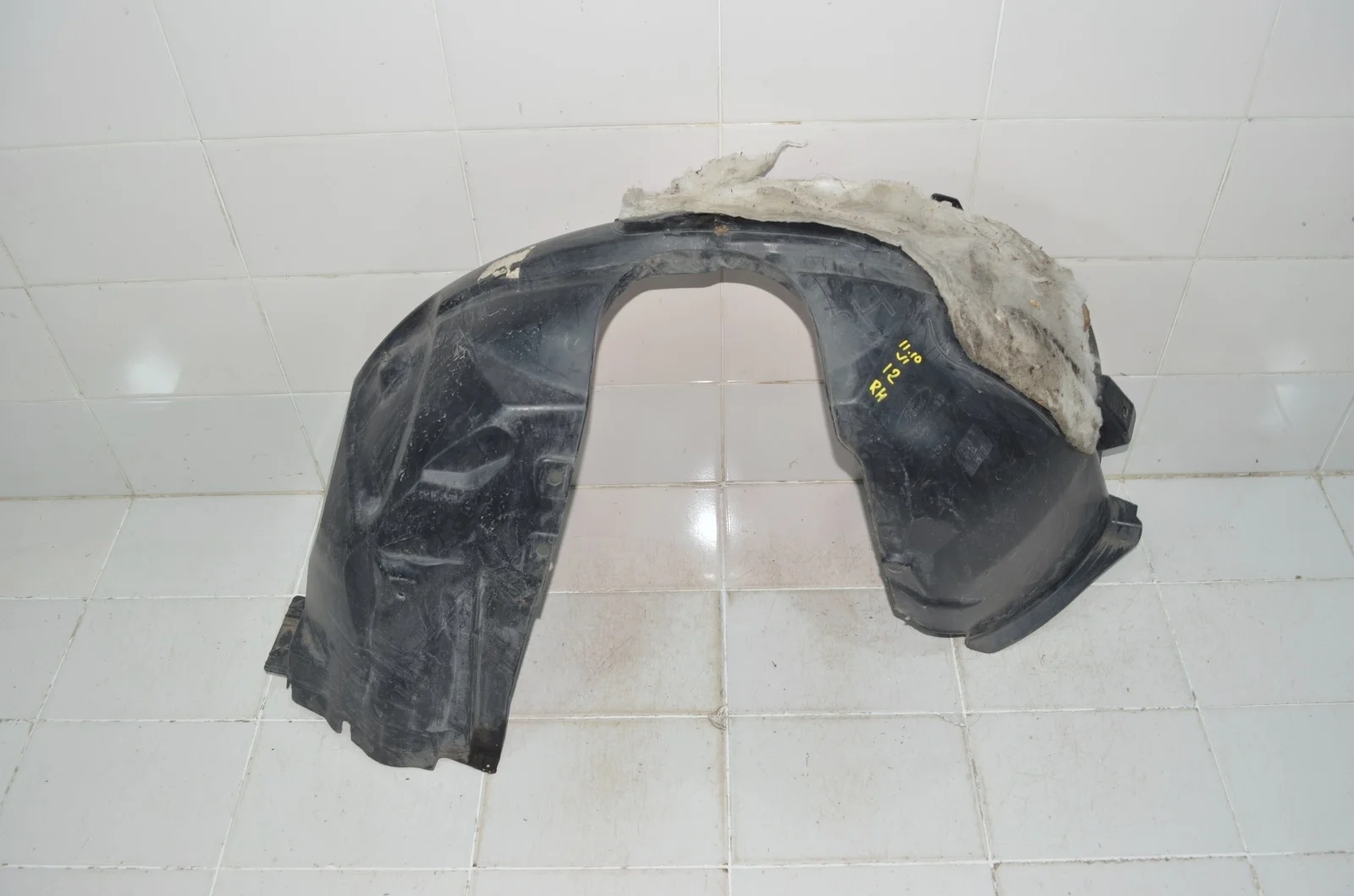 Подкрылок Ford Kuga 2013+ 1799612 CBS, передний правый