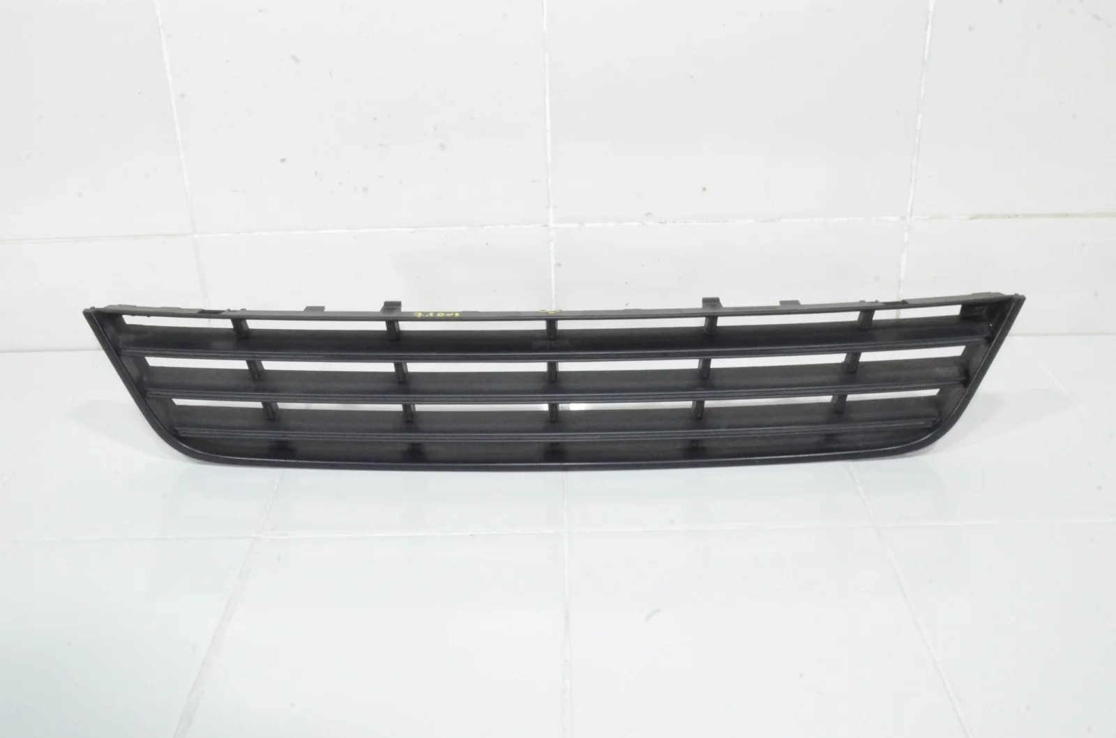 Решетка бампера центральная VOLKSWAGEN PASSAT 2005+ 3C0853677 B6