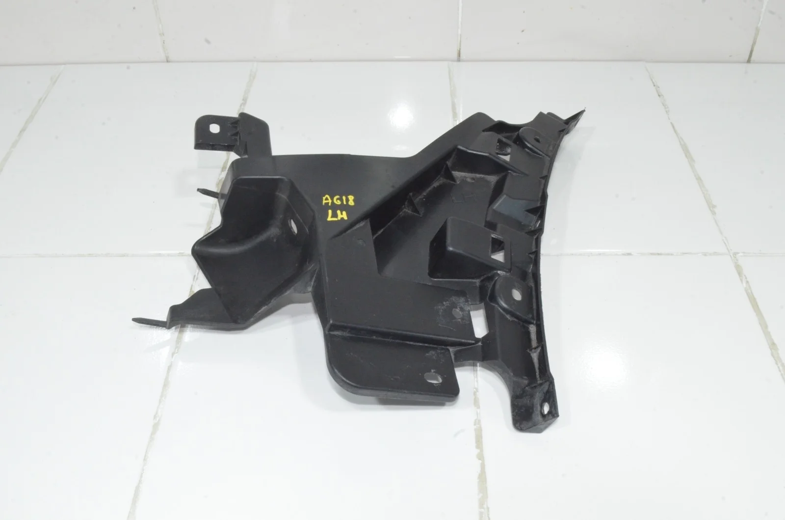 Кронштейн бампера Lexus NX300h 2019 5282278030 Z10, передний левый