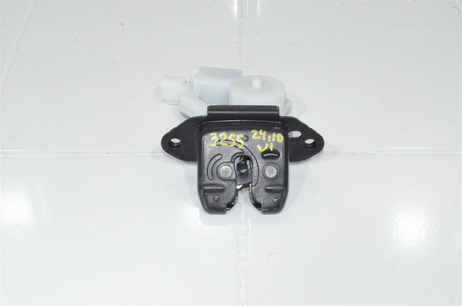 Замок багажника NISSAN ROGUE SPORT 2017+ 905024EA0B J11