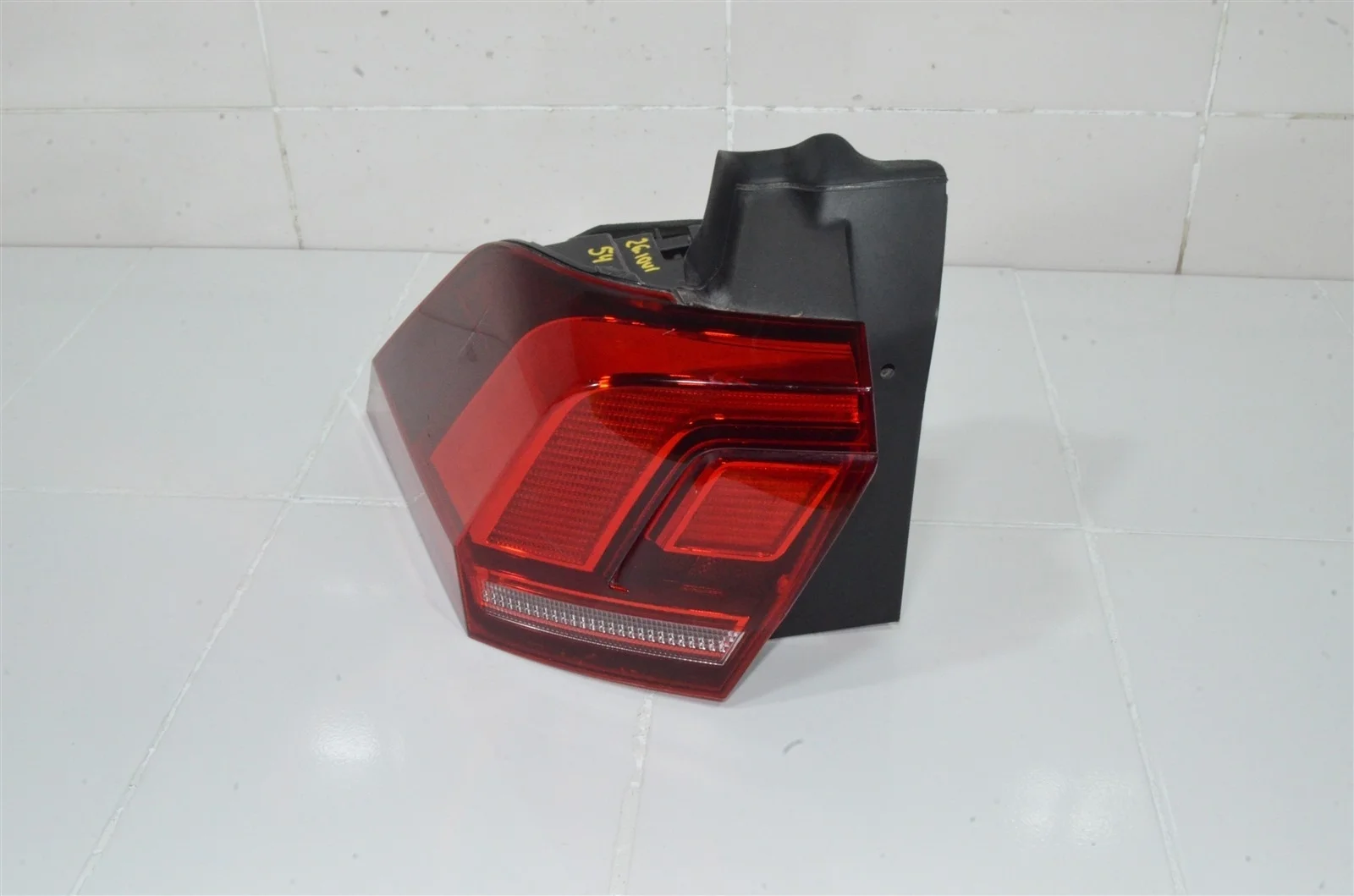 Фонарь VOLKSWAGEN TIGUAN 2016+ 5NA945095B 2, левый