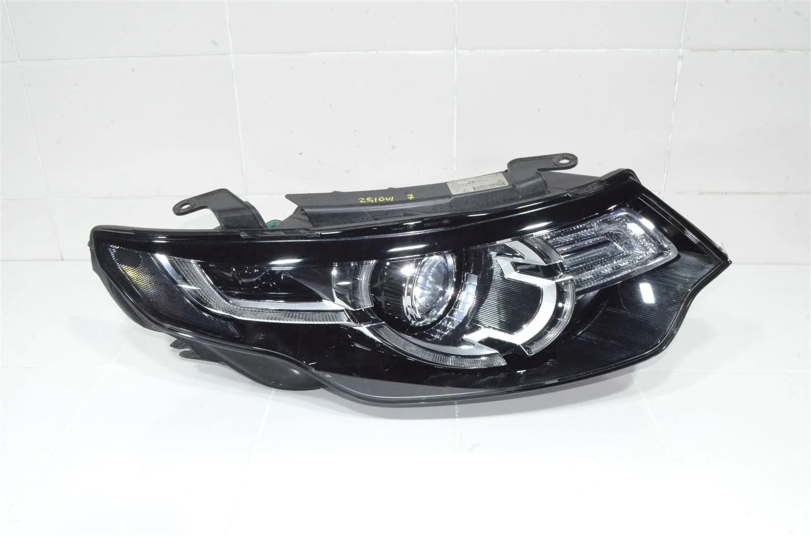 Фара LAND ROVER DISCOVERY SPORT 2015+ LR060880 L550, правая