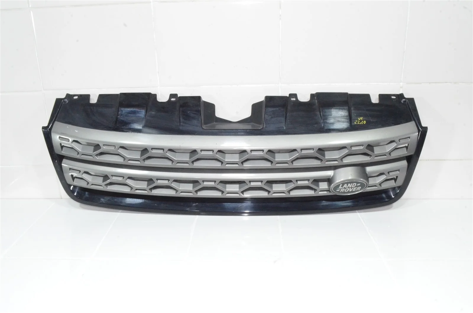 Решетка радиатора LAND ROVER DISCOVERY SPORT 2015+ LR061222 L550