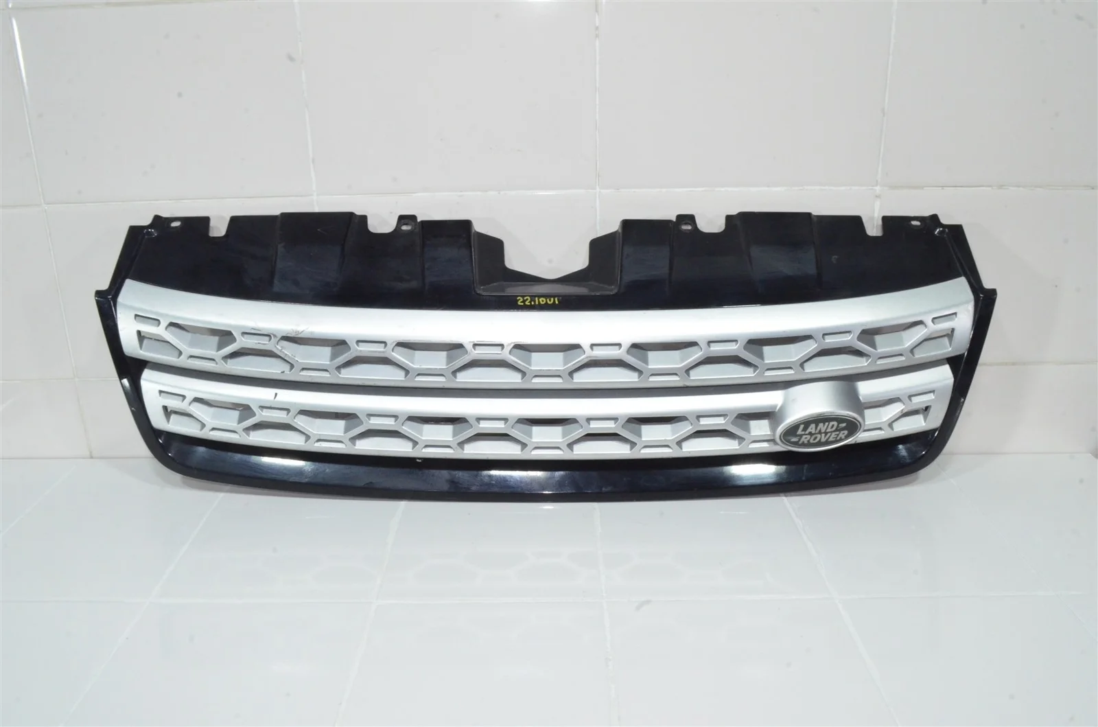 Решетка радиатора LAND ROVER DISCOVERY SPORT 2015+ LR061222 L550