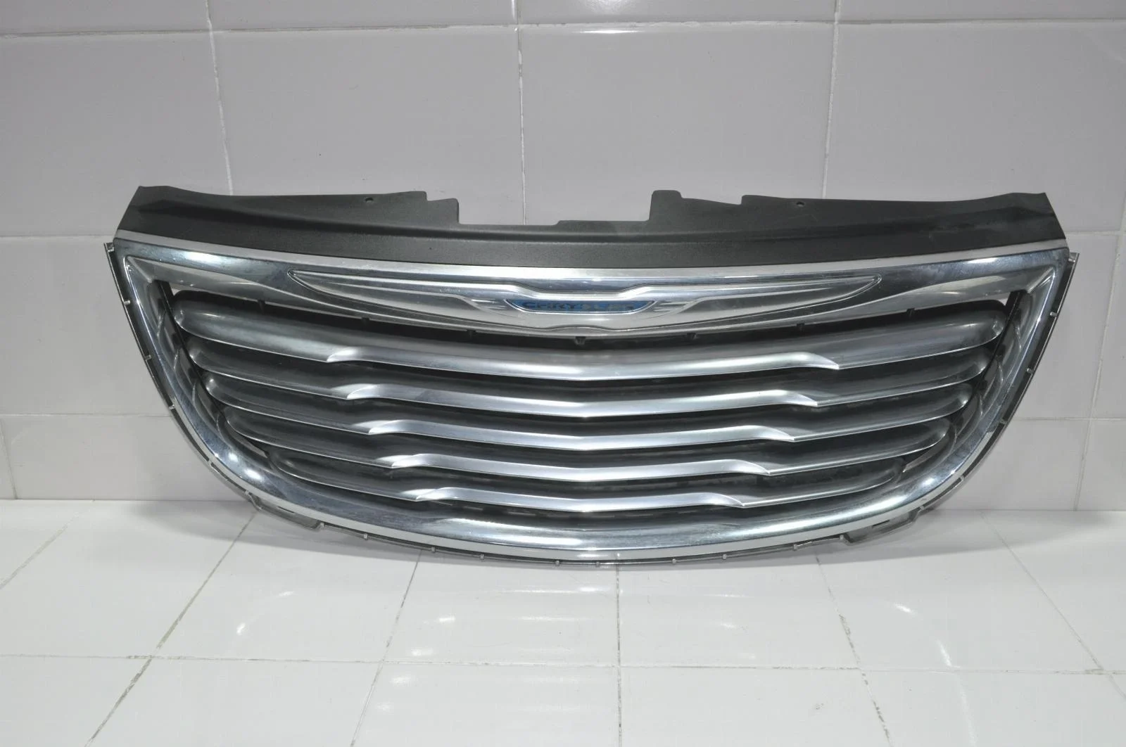 Решетка радиатора CHRYSLER TOWN&COUNTRY 2014 68100692AB RT