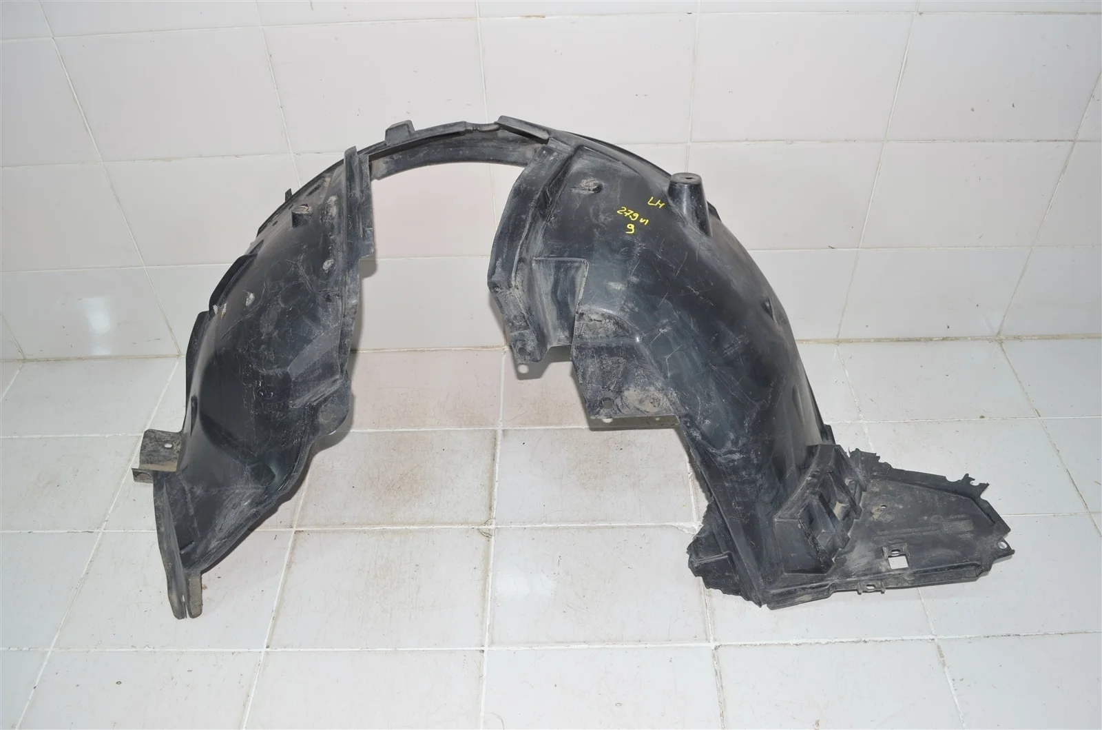 Подкрылок NISSAN QASHQAI 2013+ 63841HV00A J11, передний левый