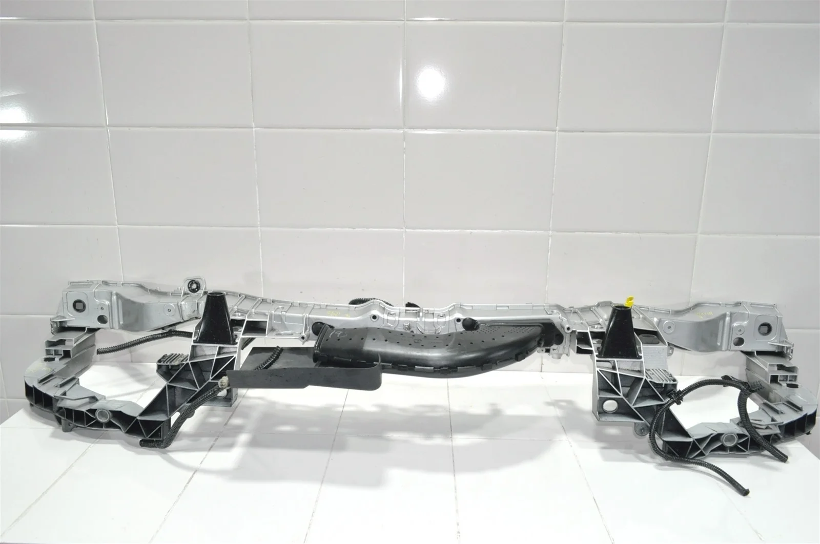 Панель передняя (телевизор) Ford Kuga 2012+ 1788544 CBS