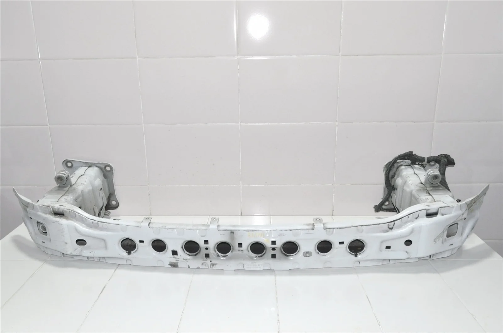 Усилитель бампера Ford Kuga 2016+ 1872793 CBS, передний