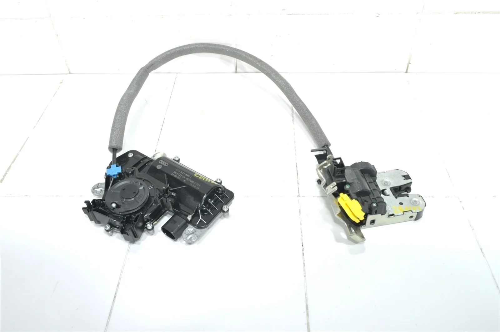 Замок багажника Audi Q3 2018+ 81A827506 F3