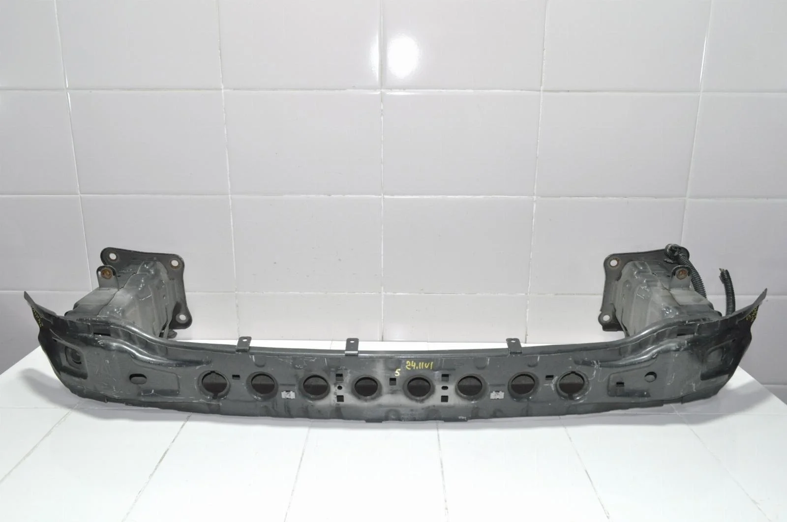 Усилитель бампера Ford Kuga 2015 1918601 CBS, передний