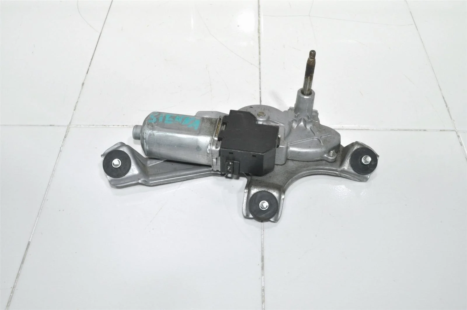 Мотор стеклоочистителя TOYOTA SIENNA 2003-2010 85130AE010 2, задний