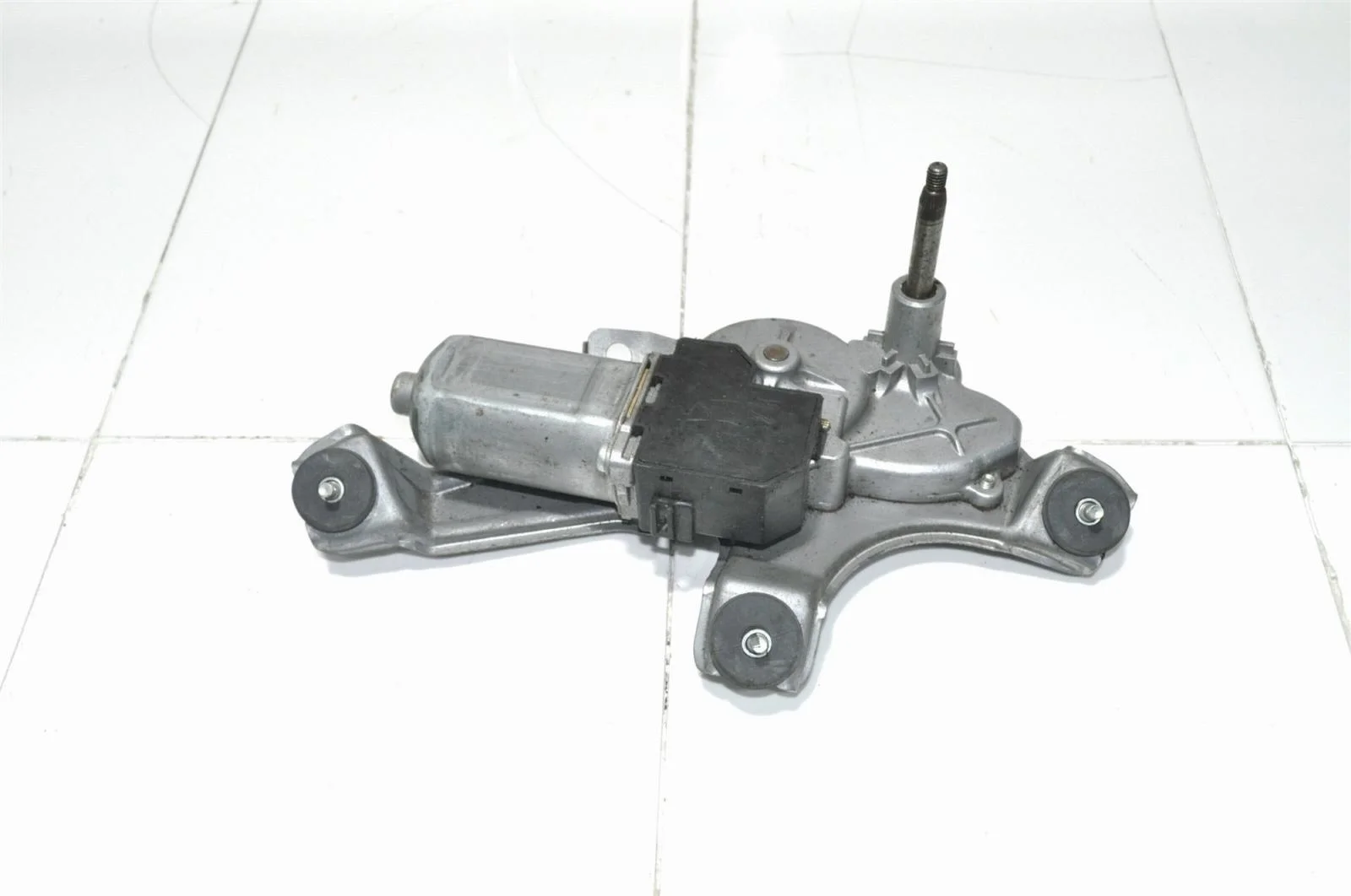 Мотор стеклоочистителя TOYOTA SIENNA 2003-2010 85130AE010 2, задний