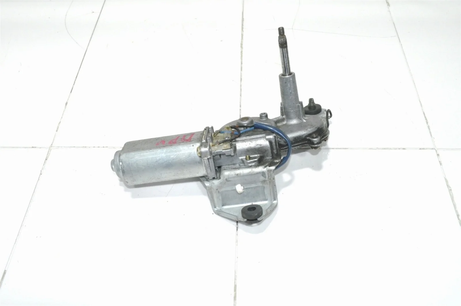 Мотор стеклоочистителя MAZDA MPV 1999-2006 LC6267450 LW, задний