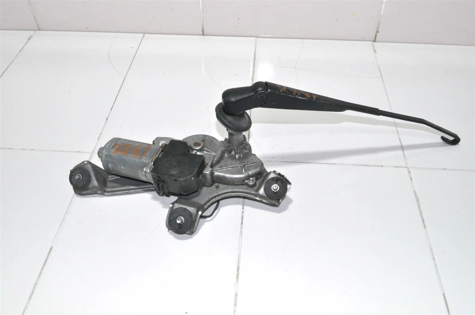 Мотор стеклоочистителя TOYOTA SIENNA 2003-2009 85130AE010 2, задний