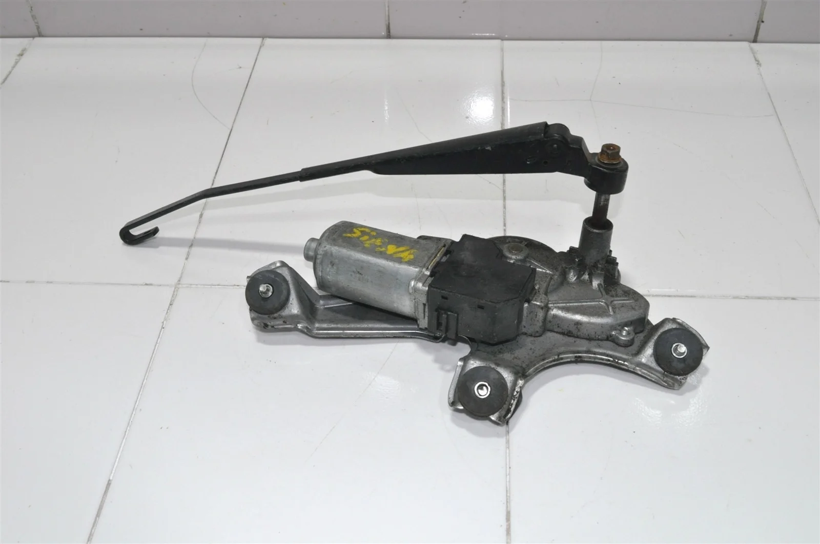 Мотор стеклоочистителя TOYOTA SIENNA 2003-2010 85130AE010 2, задний