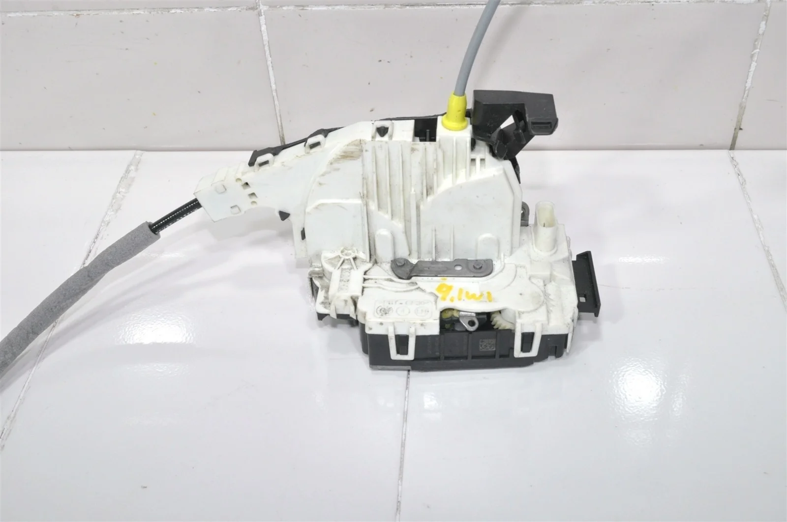 Замок двери MERCEDES-BENZ GL-Class 2012+ A1667200135 X166, передний левый