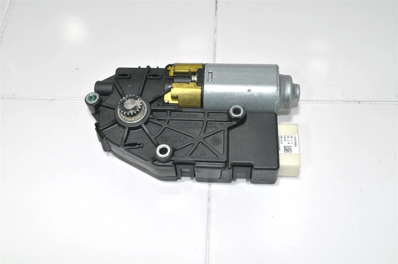 Моторчик люка MERCEDES-BENZ GL-Class 2012+ A1668200108 X166, левый