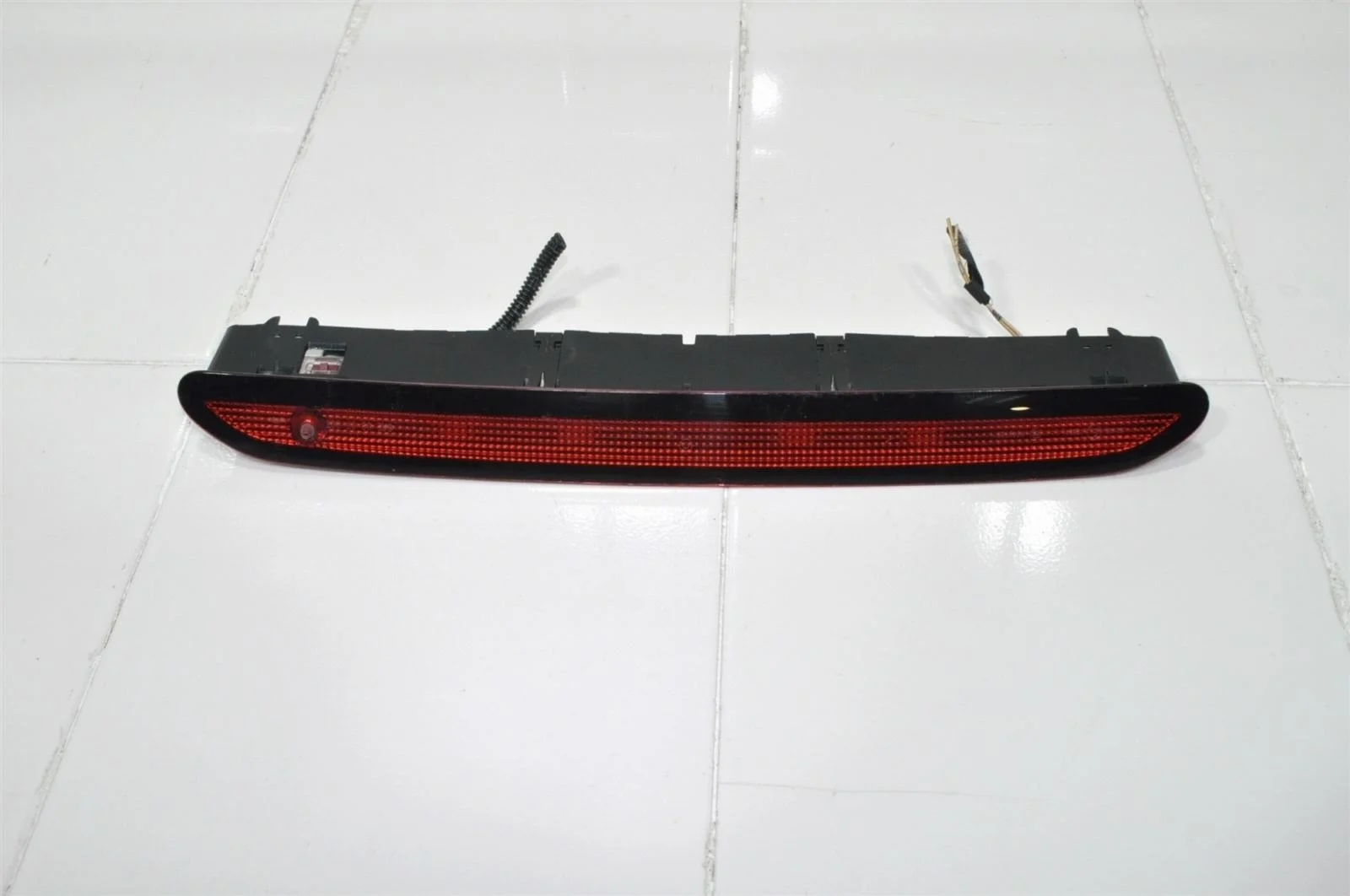 Дополнительный стоп сигнал VOLKSWAGEN TIGUAN 2016+ 5K0945087D 2