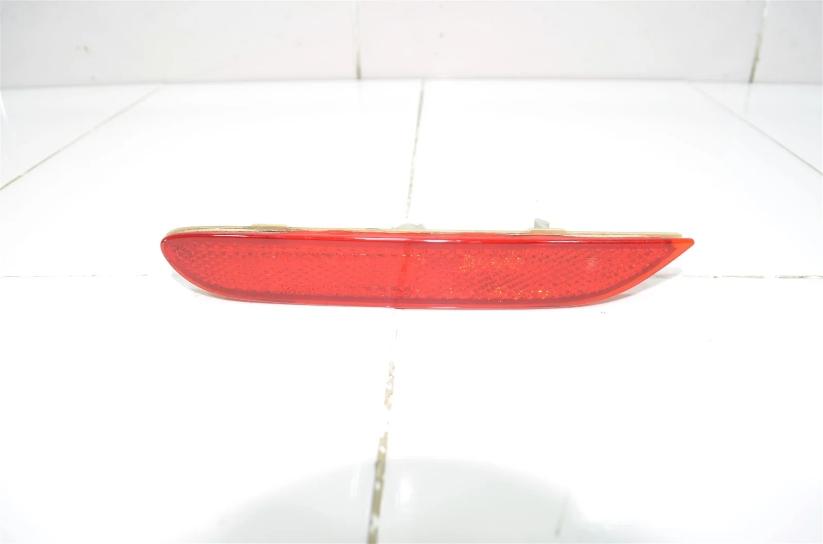 Отражатель NISSAN QASHQAI 2013+ 26565JJ90A J11, задний левый