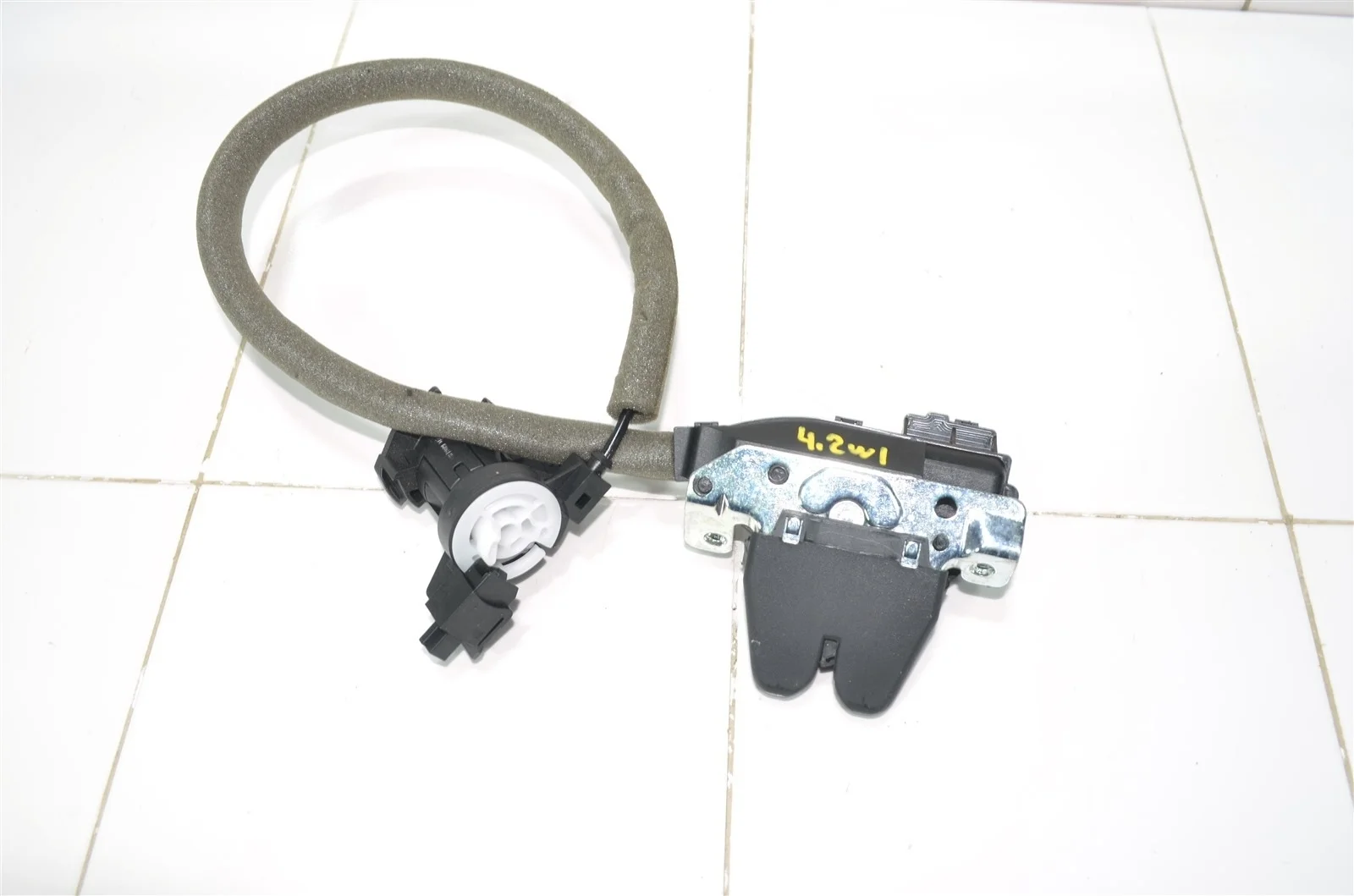 Замок багажника MERCEDES-BENZ E-Class 2009+ A2047500185 W212