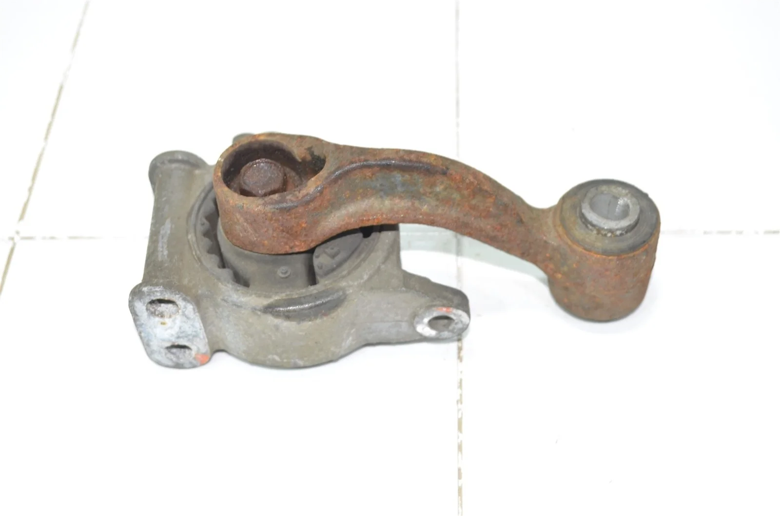 Опора двигателя NISSAN PATHFINDER 2012+ 113604RA0A R52, задняя