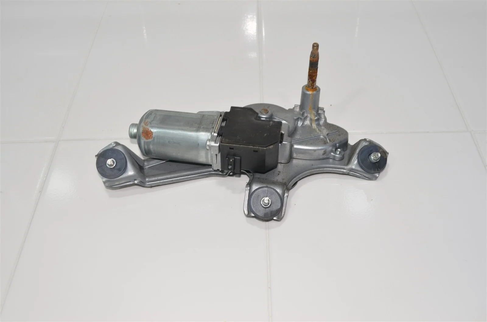 Мотор стеклоочистителя TOYOTA SIENNA 2003-2010 85130AE010 2, задний