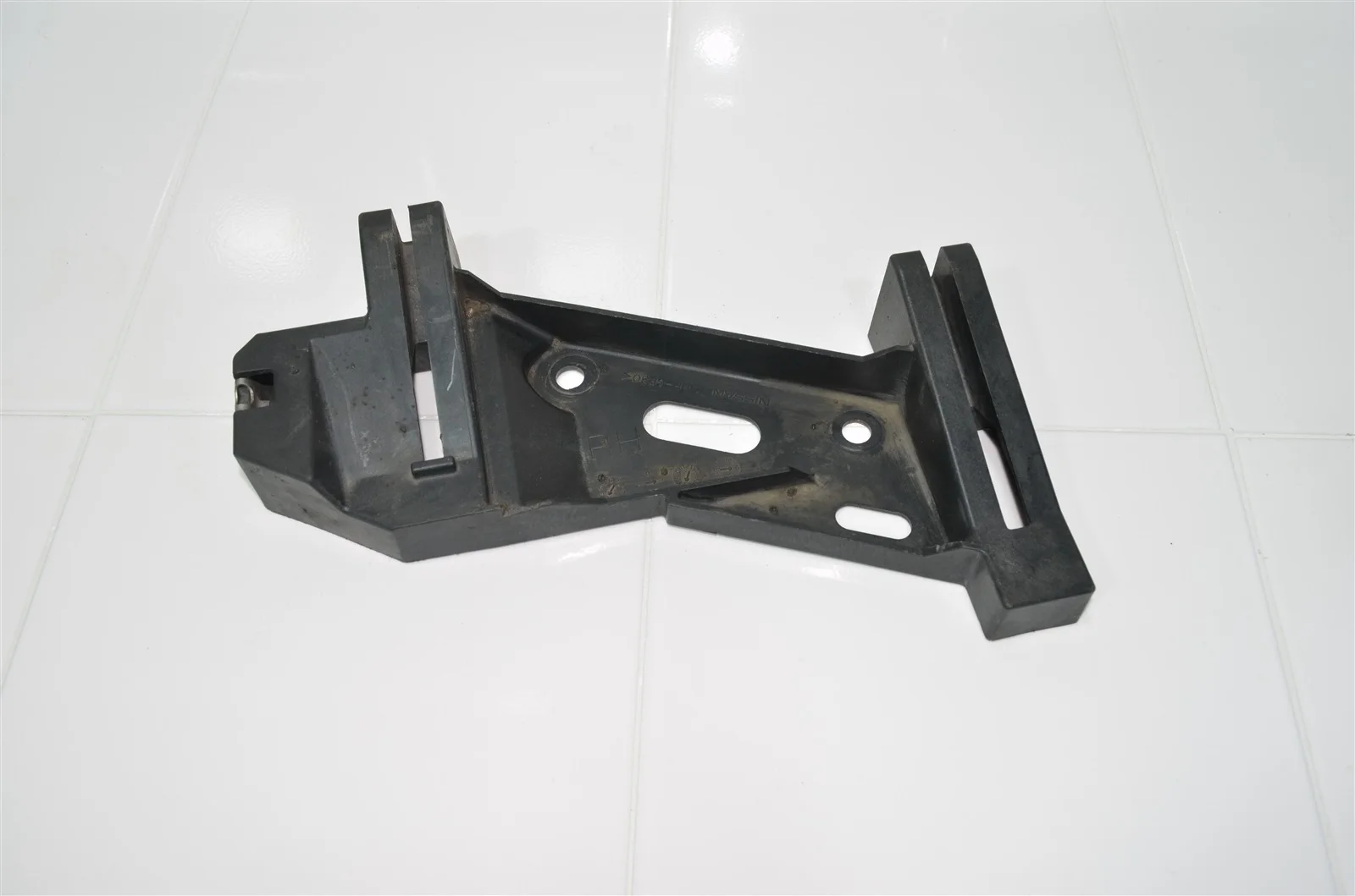 Кронштейн фары Infiniti FX35 2008+ 625641CA0A S51, правый