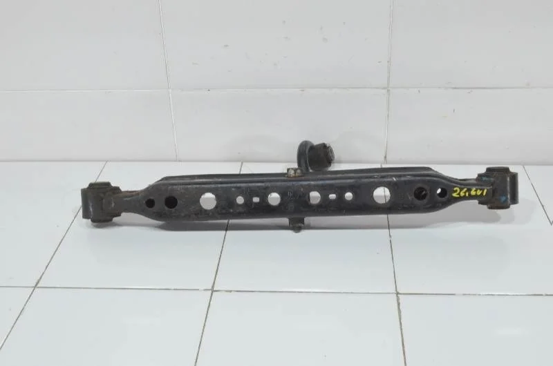 Рычаг поперечный NISSAN ROGUE SPORT 2018 55110JG01E J11, задний