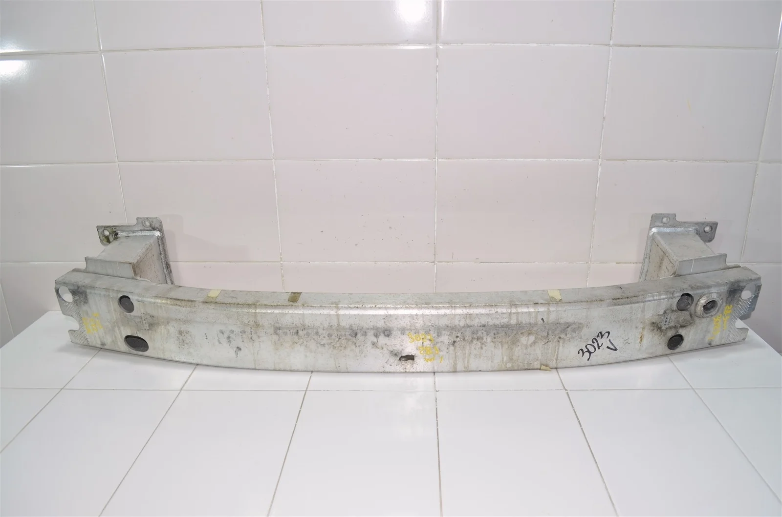 Усилитель бампера NISSAN PATHFINDER 2012+ 620303JA0A R52, передний