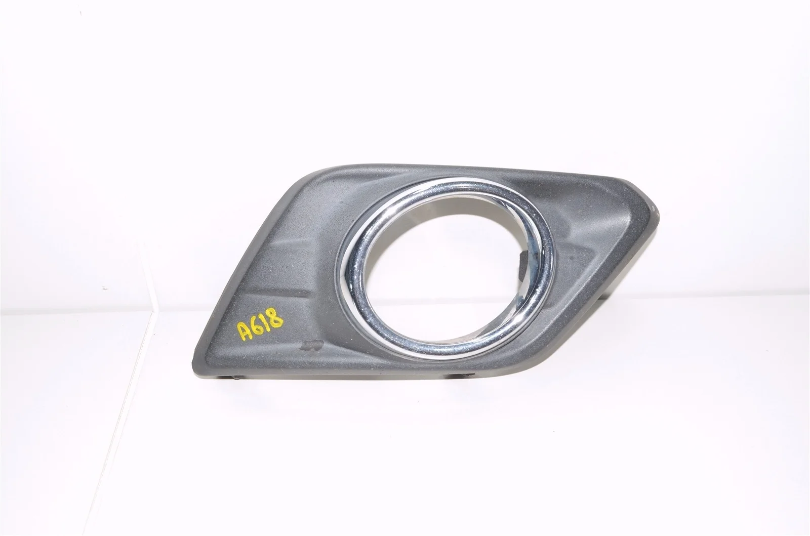 Рамка ПТФ NISSAN X-TRAIL 2013+ 622564BA0B T32, передняя правая