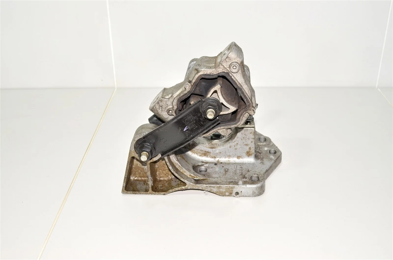 Опора двигателя Land Rover RANGE ROVER EVOQUE 2011+ LR011835 L538, задняя