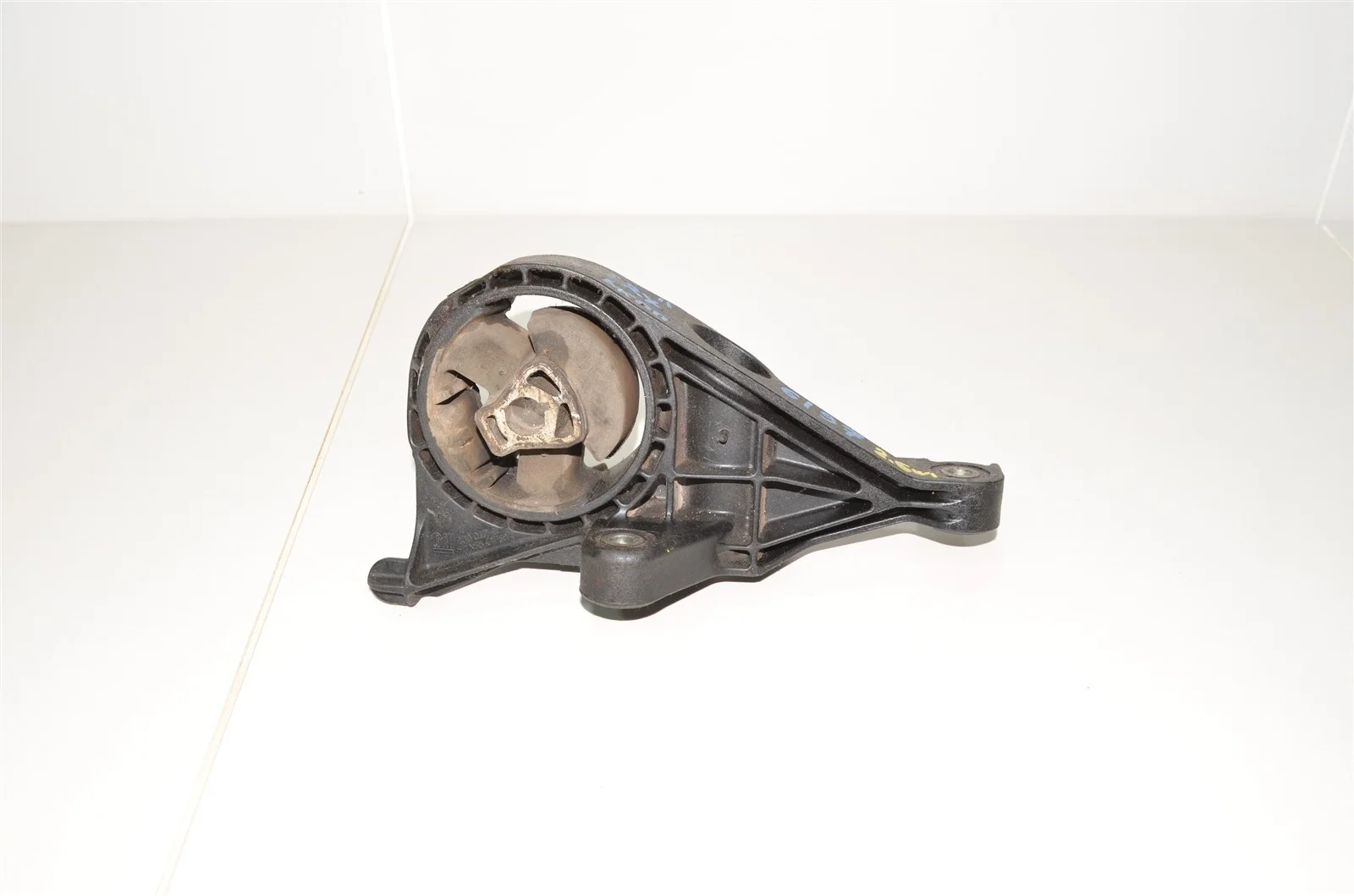 Опора двигателя Cadillac SRX 2009+ 22801992 2, передняя