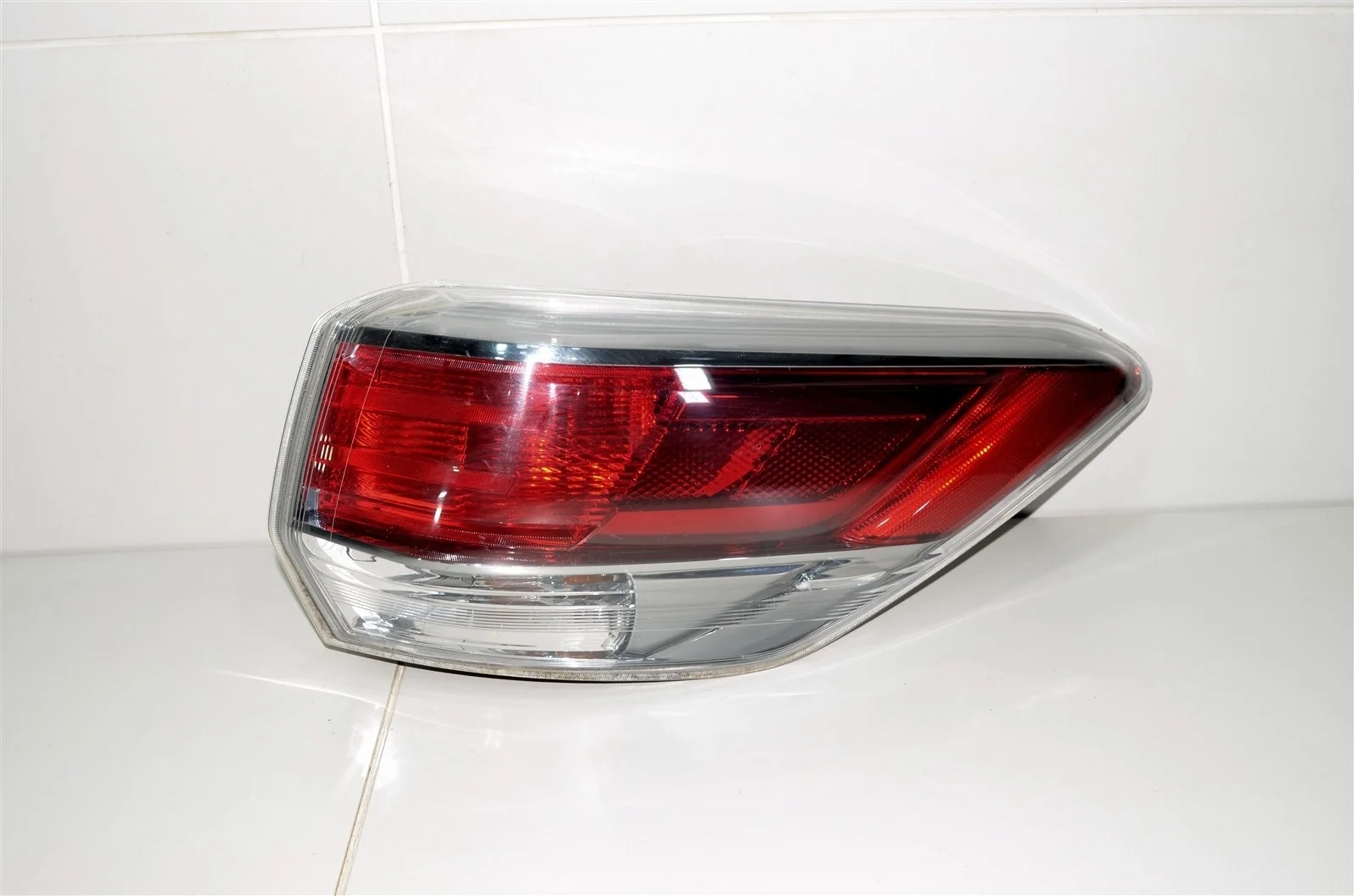 Фонарь TOYOTA HIGHLANDER 2016 815500E110 XU50, правый