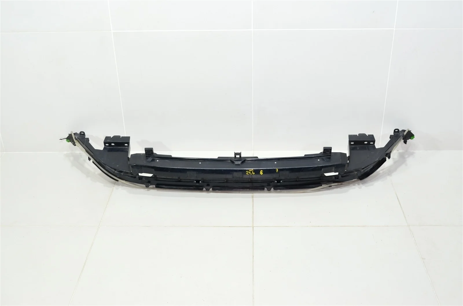 Кронштейн бампера LAND ROVER DISCOVERY SPORT 2015+ LR061238 L550, передний