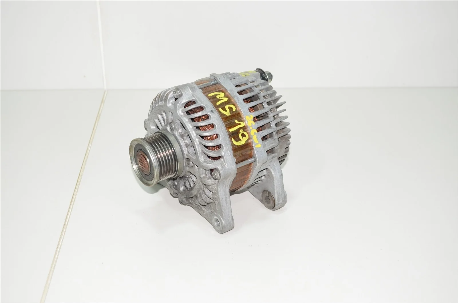 Генератор NISSAN QASHQAI 2011 23100JD200 J10 2.0L MR20DE