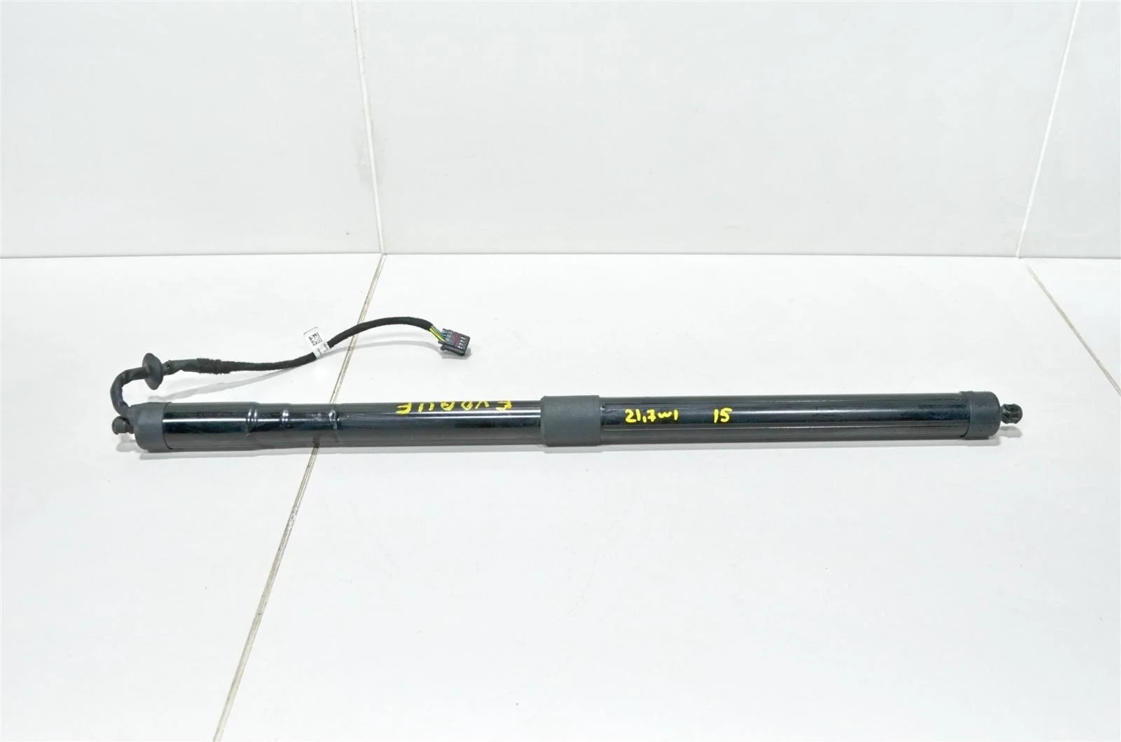 Амортизатор багажника Land Rover RANGE ROVER EVOQUE 2011+ LR061667 L538